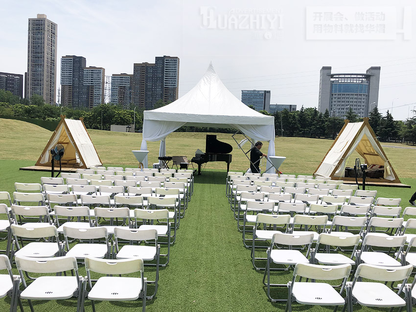  河南开封桌椅租赁公司为马赛生活公园钢琴演奏会提供桌椅